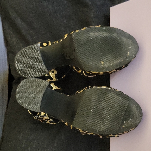 Madden girl platforms size 6. - Picture 6 of 7